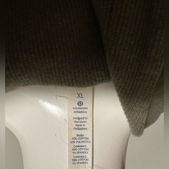 Lululemon hoodie (men’s) - Picture 3 of 4